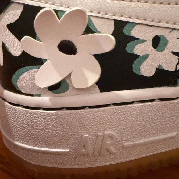 Nike Air Force 1 Floral Daisy Sneakers – Youth Size 7Y / Women’s 8.5 - Picture 14 of 16